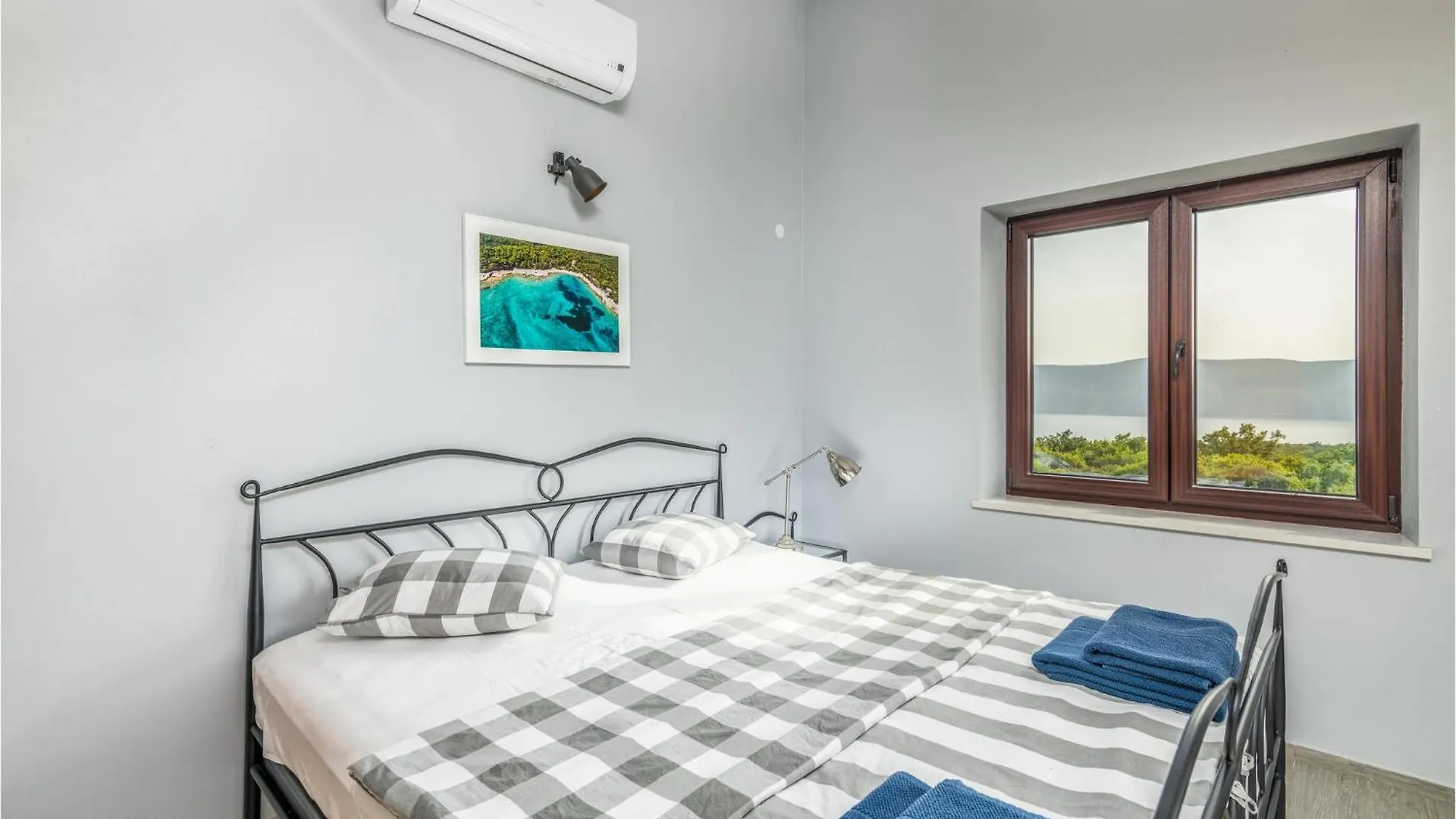 4 Bedroom Cozy Home In Linardici 0*,