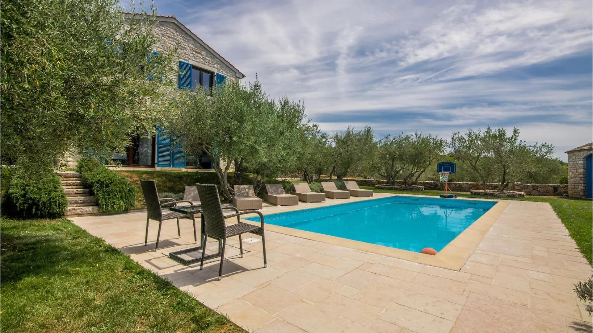 4 Bedroom Cozy Home In Linardici 0*,