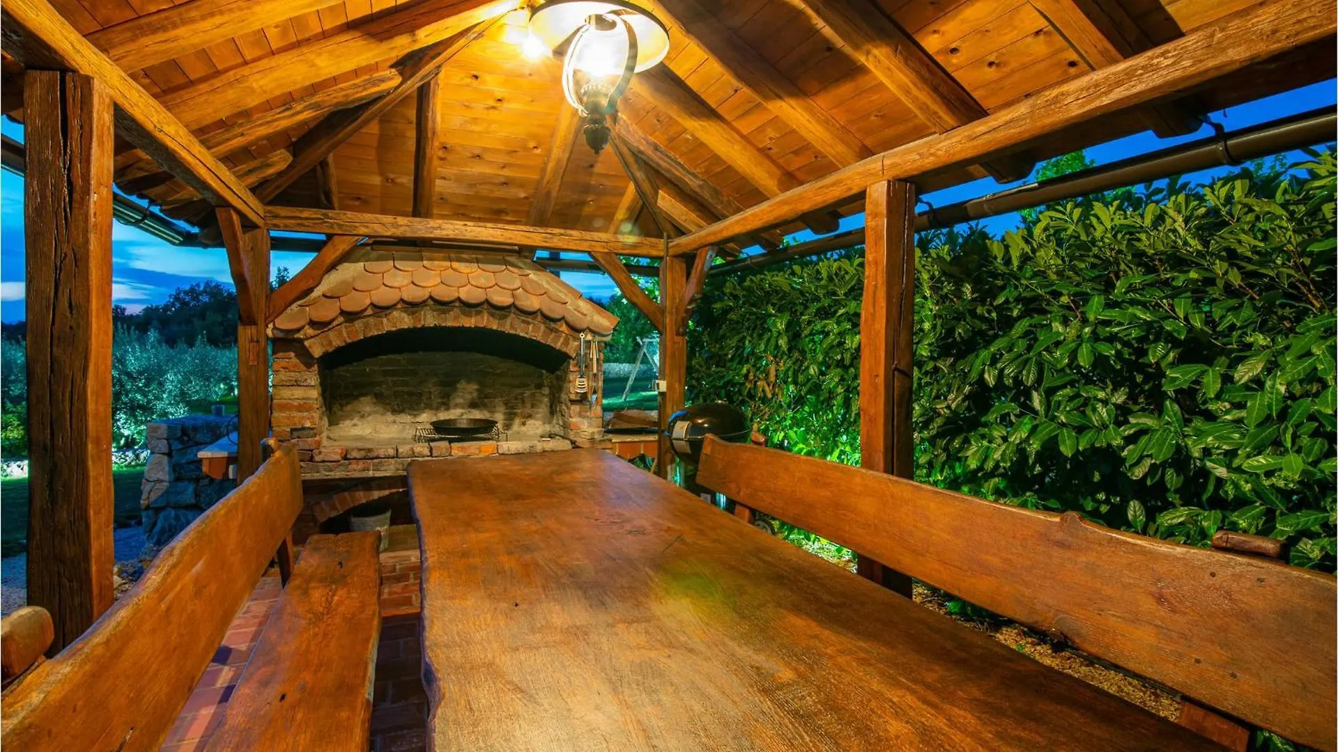 4 Bedroom Cozy Home In Linardici