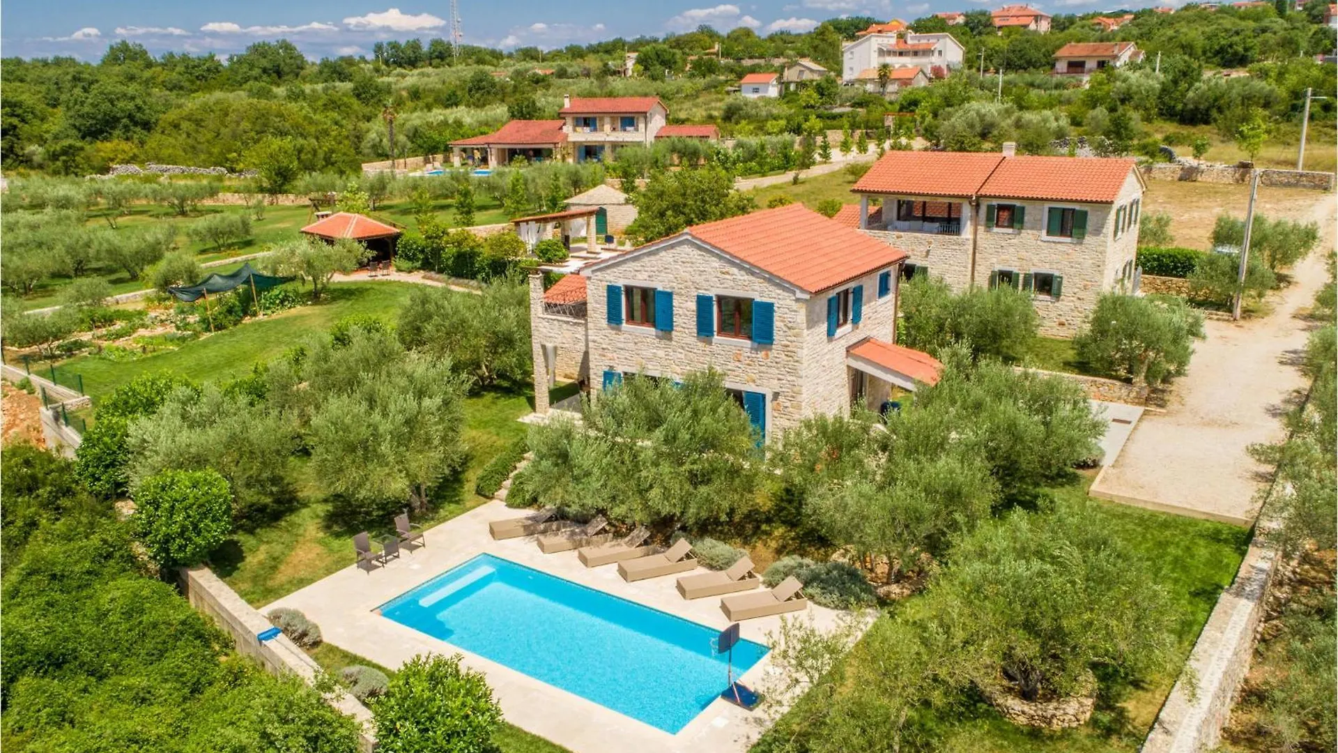 4 Bedroom Cozy Home In Linardici Croatia