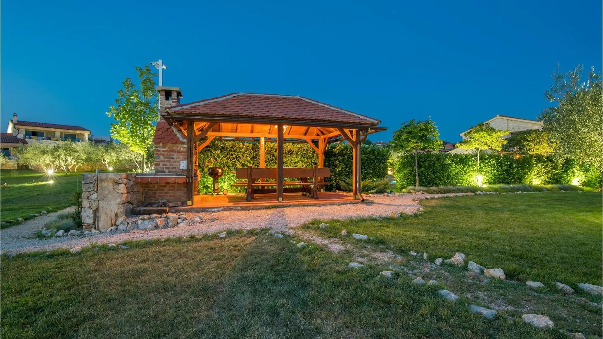 4 Bedroom Cozy Home In Linardici Holiday home