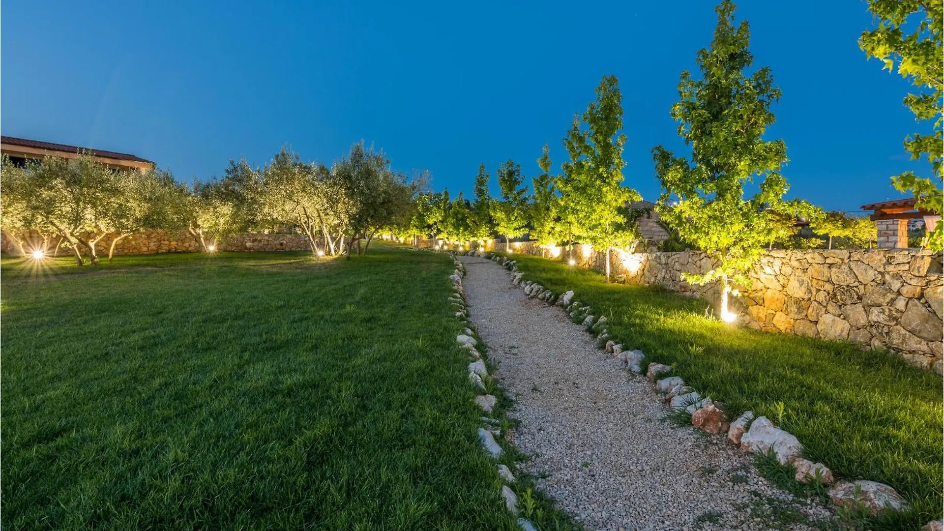 Holiday home 4 Bedroom Cozy Home In Linardici Croatia
