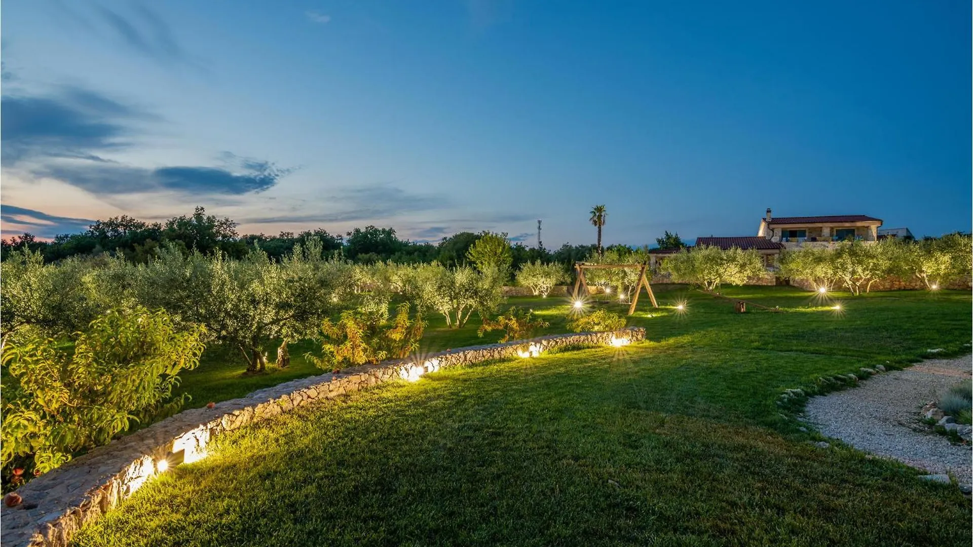 4 Bedroom Cozy Home In Linardici