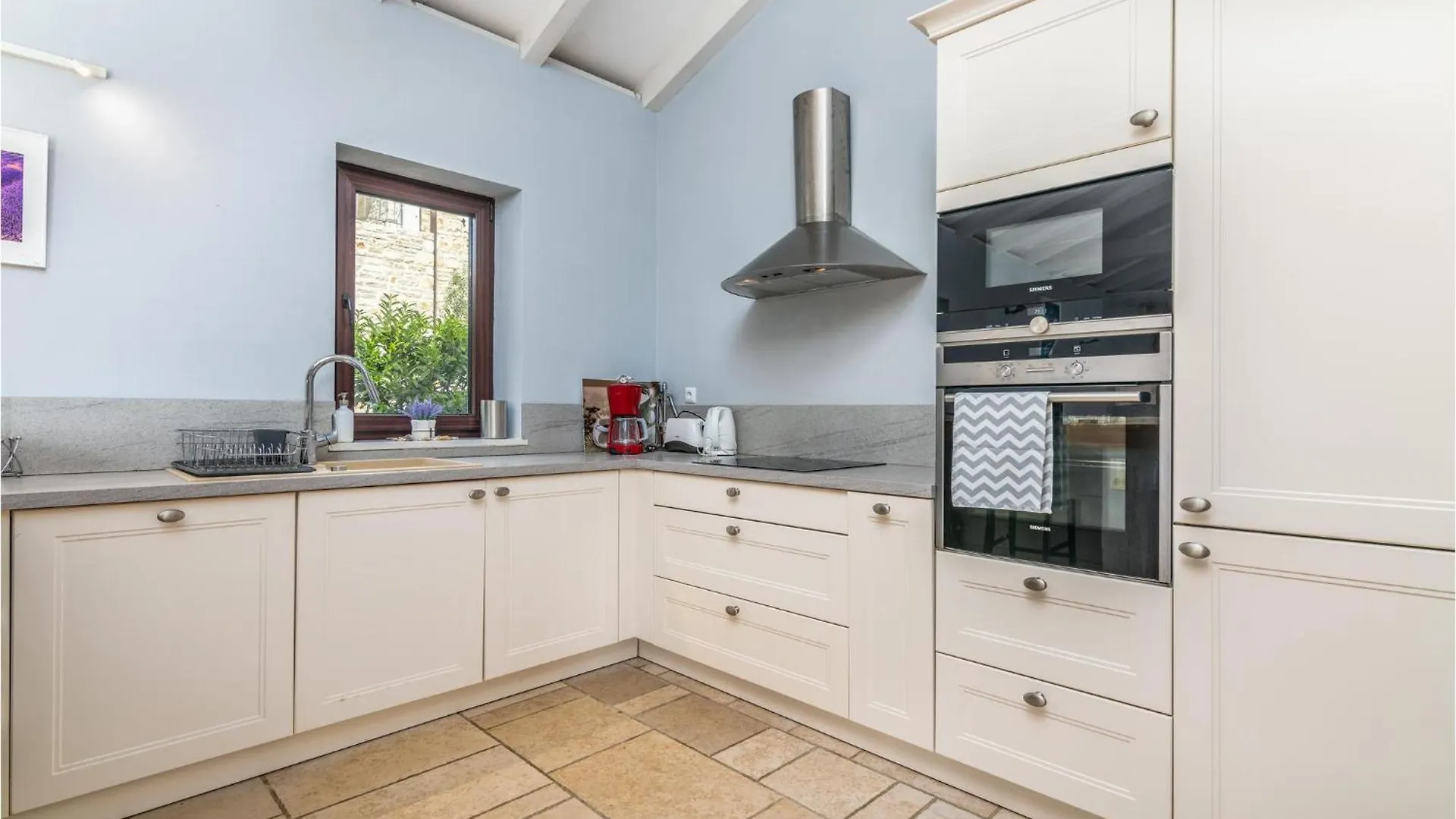 4 Bedroom Cozy Home In Linardici Holiday home