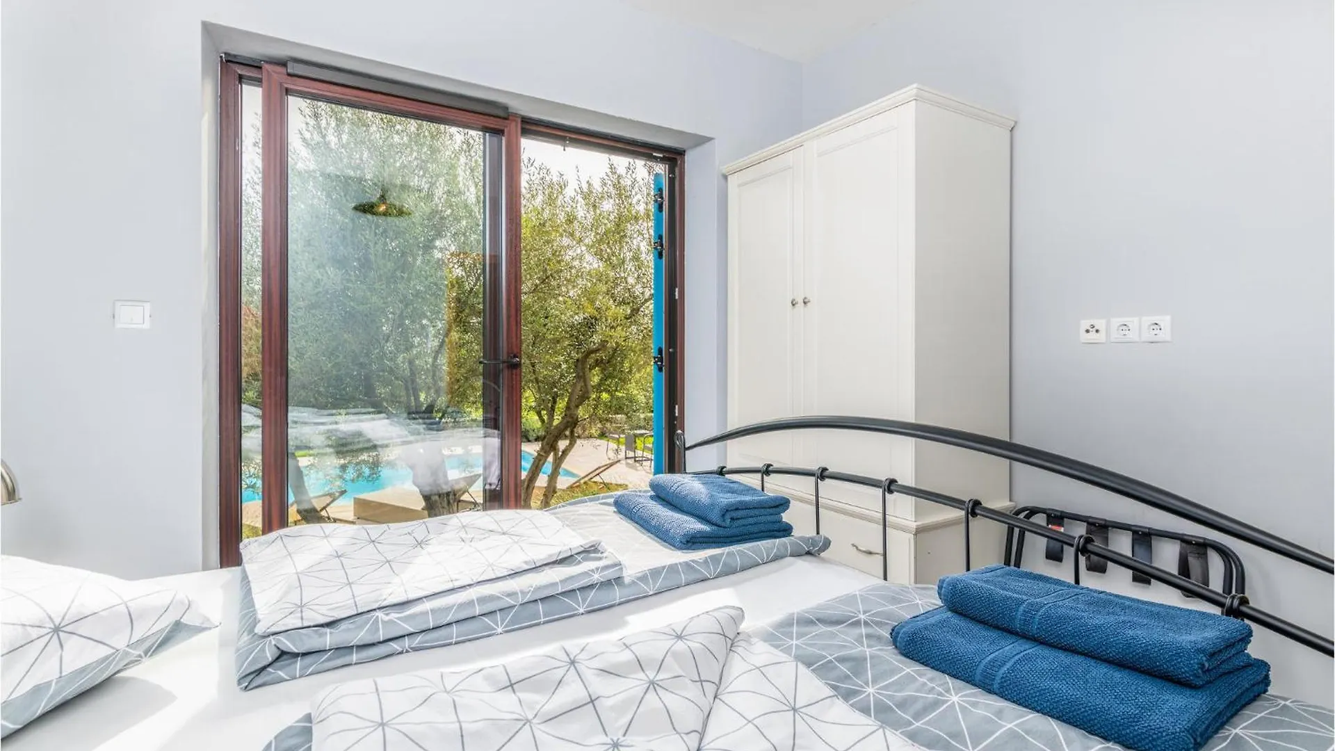 Holiday home 4 Bedroom Cozy Home In Linardici