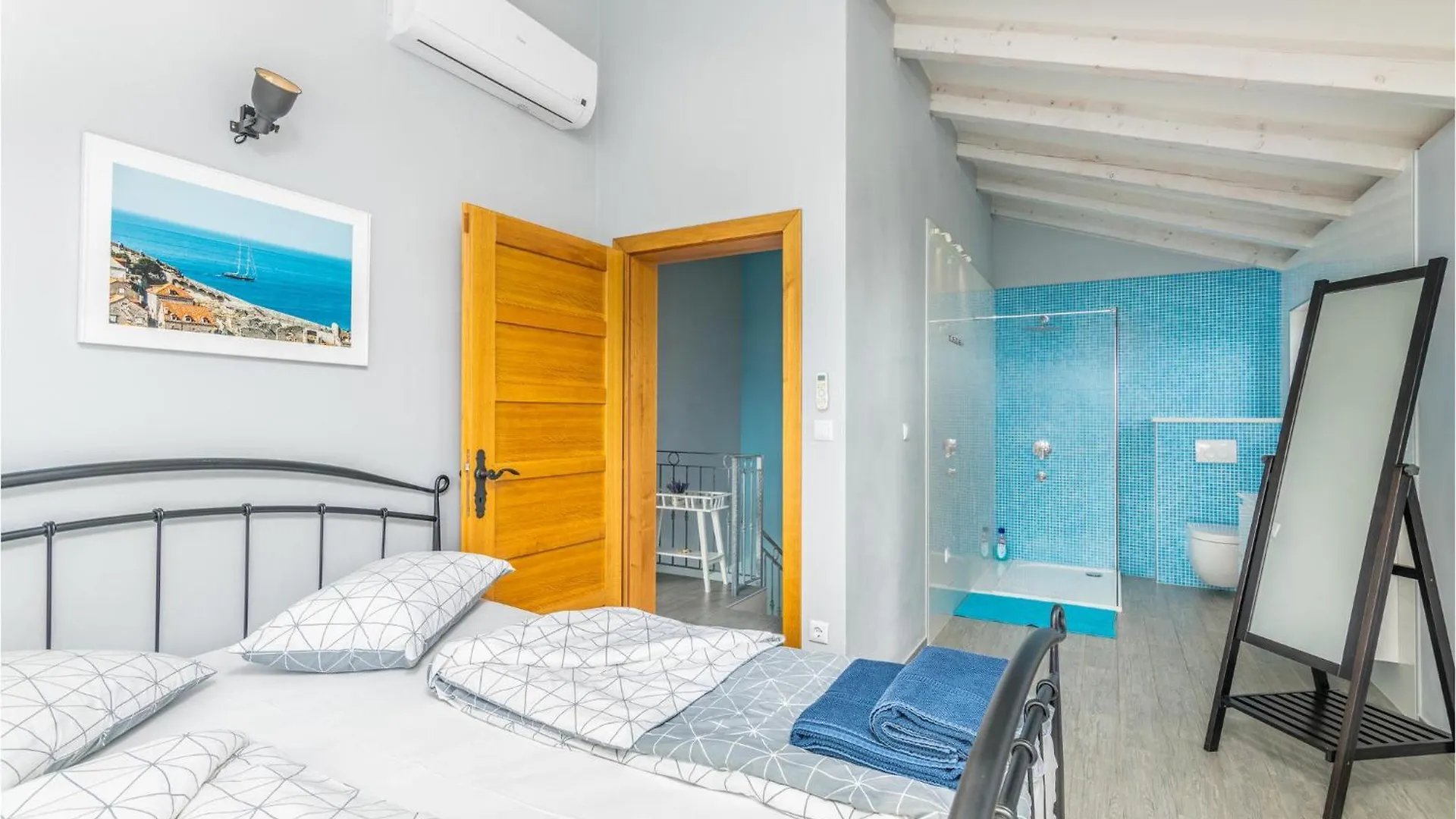4 Bedroom Cozy Home In Linardici Croatia