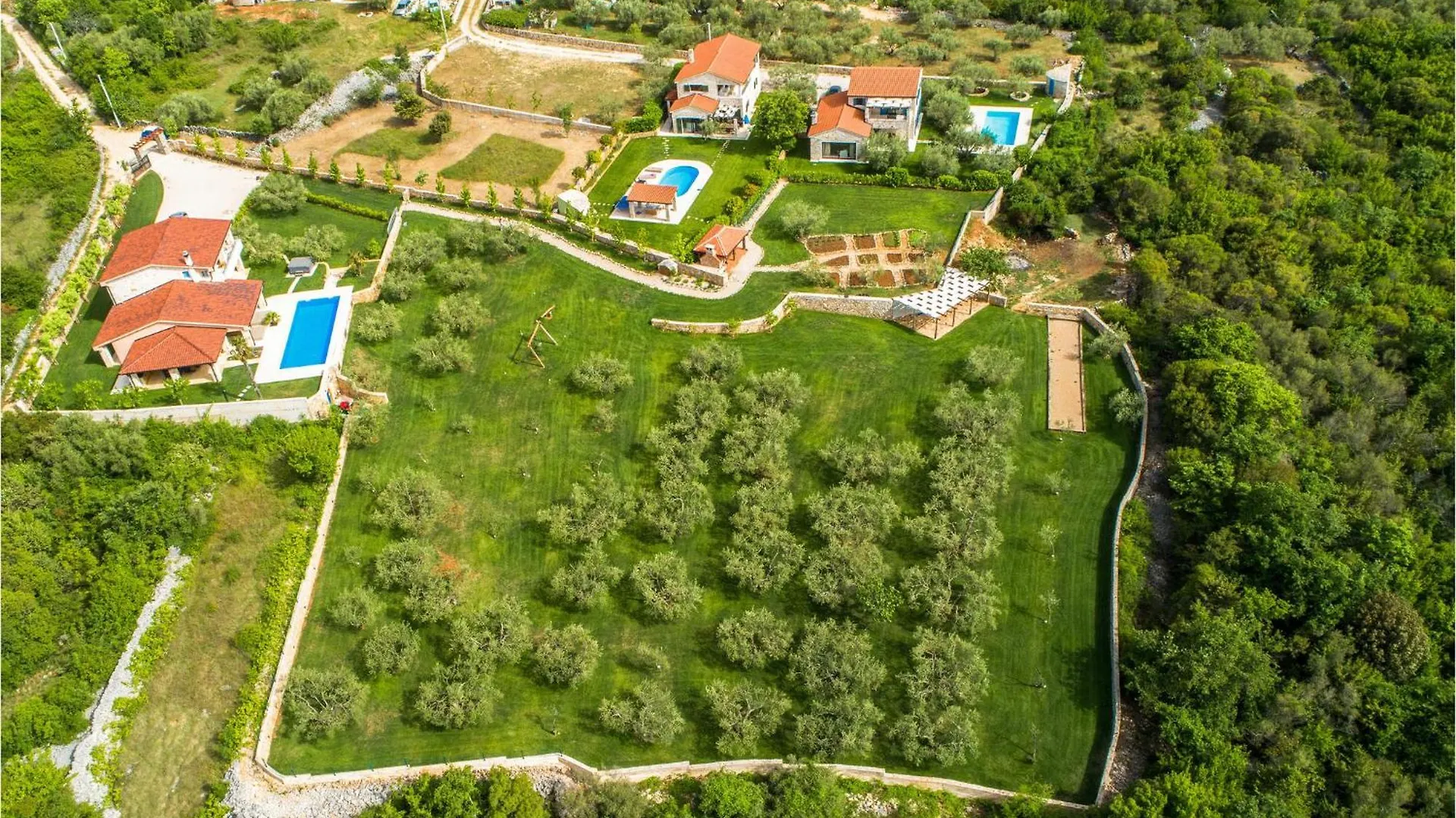 4 Bedroom Cozy Home In Linardici 0*,  Croatia