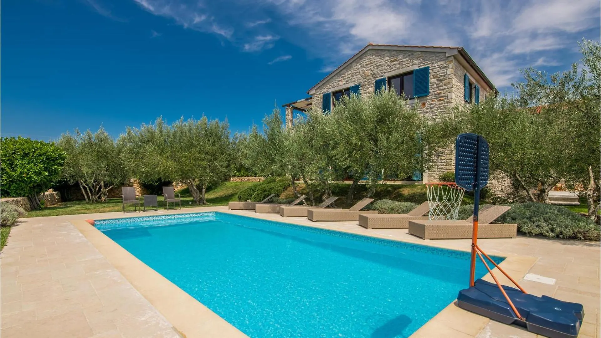 4 Bedroom Cozy Home In Linardici Holiday home