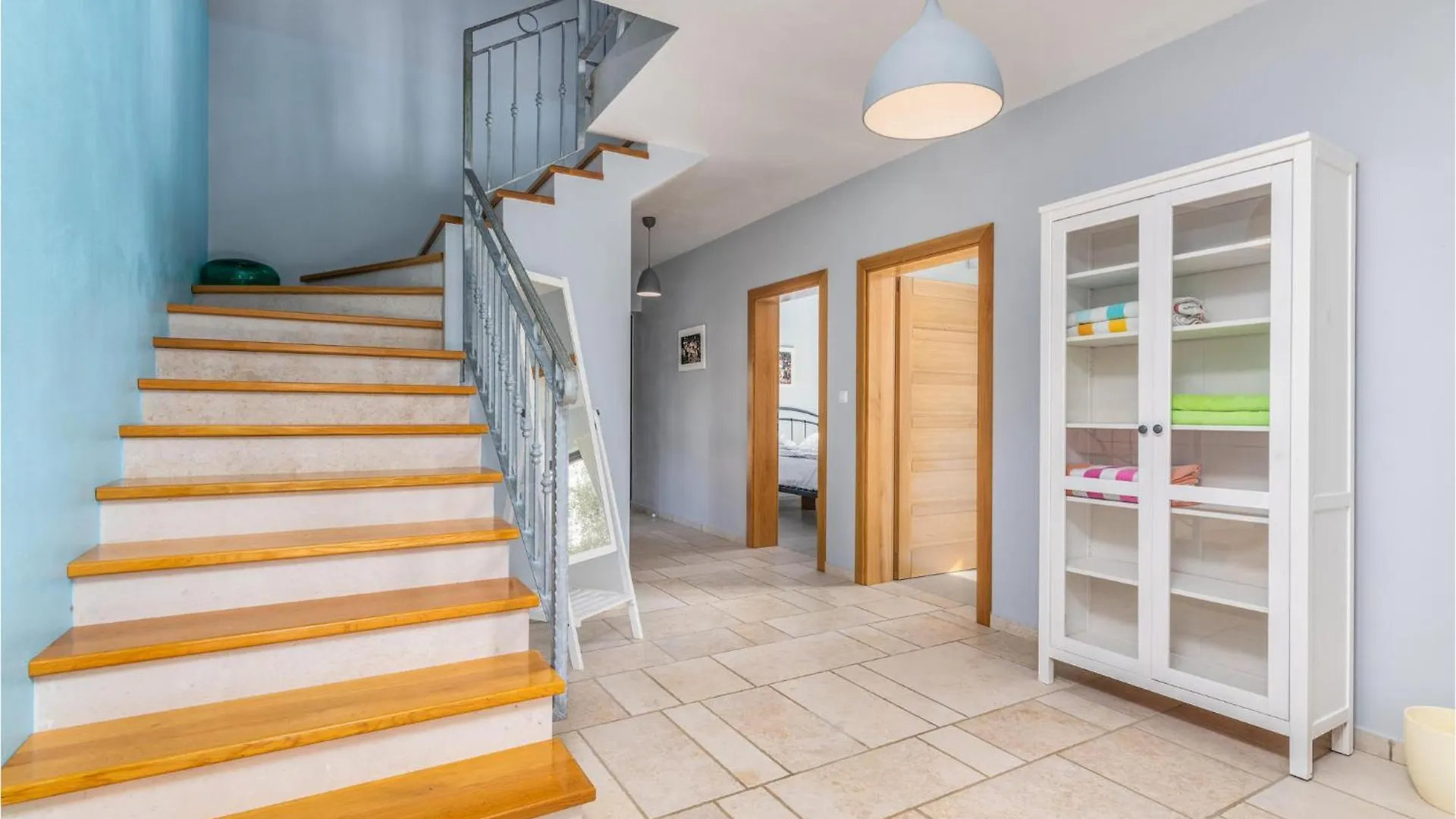 4 Bedroom Cozy Home In Linardići Casa vacanze